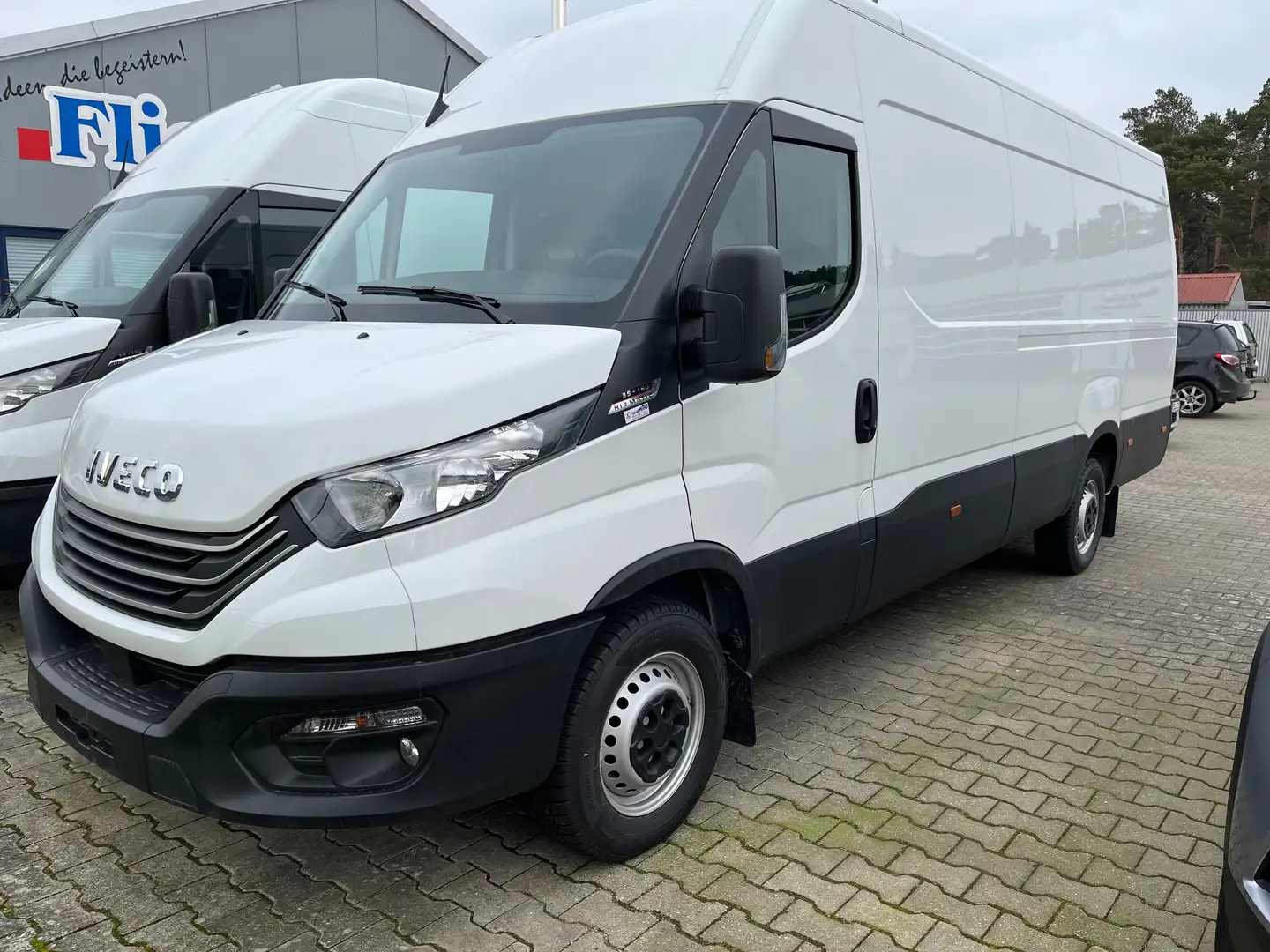 Iveco Daily 3.0 176PS Hi-Matic Hoch+Lang Weiß - 2
