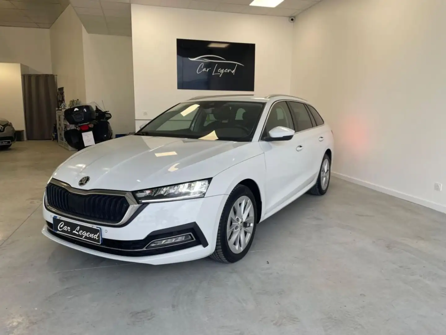 Skoda Octavia 2.0 TDI 150 ch DSG7 4x4 Style Blanc - 1