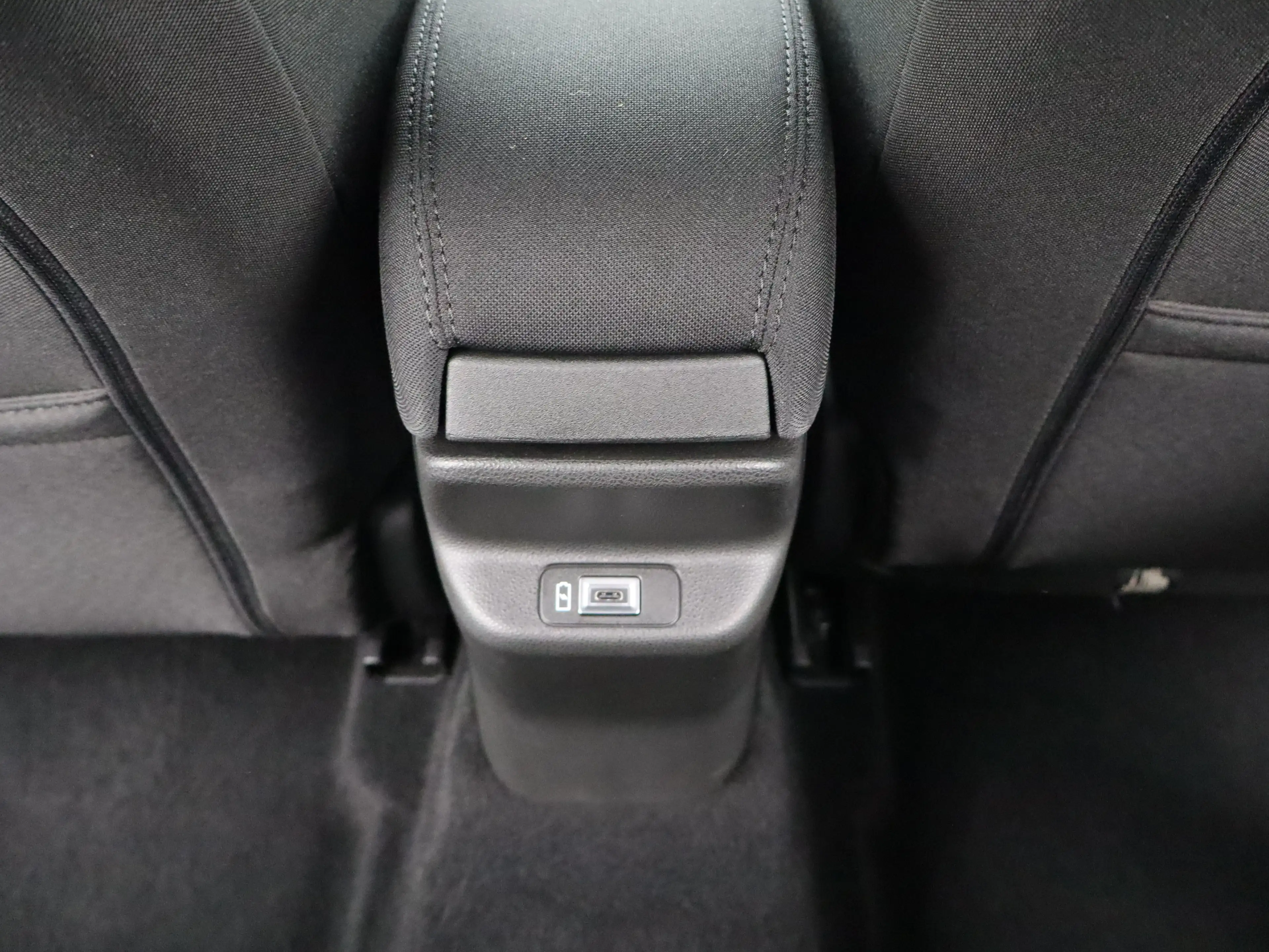 Jeep Avenger 1.2 e-Hybrid Longitude | Navi | Adaptieve cruise | — photo 39