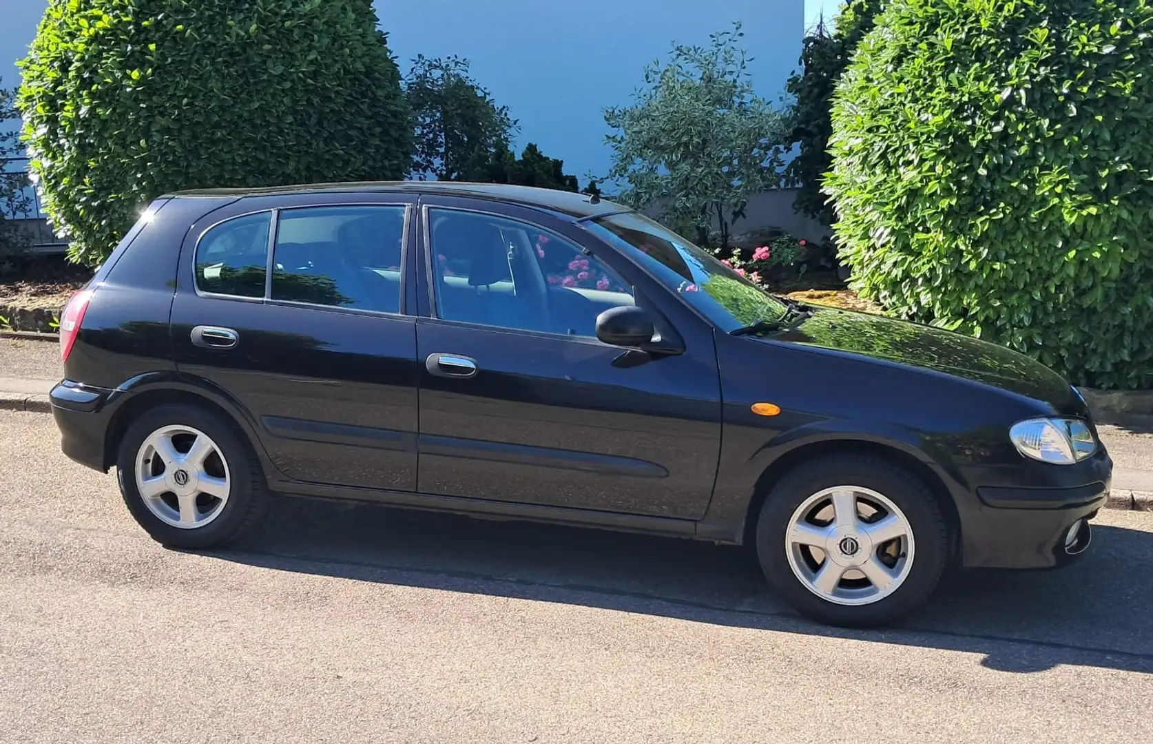 Nissan Almera Almera, erst 57tkm Nero - 1