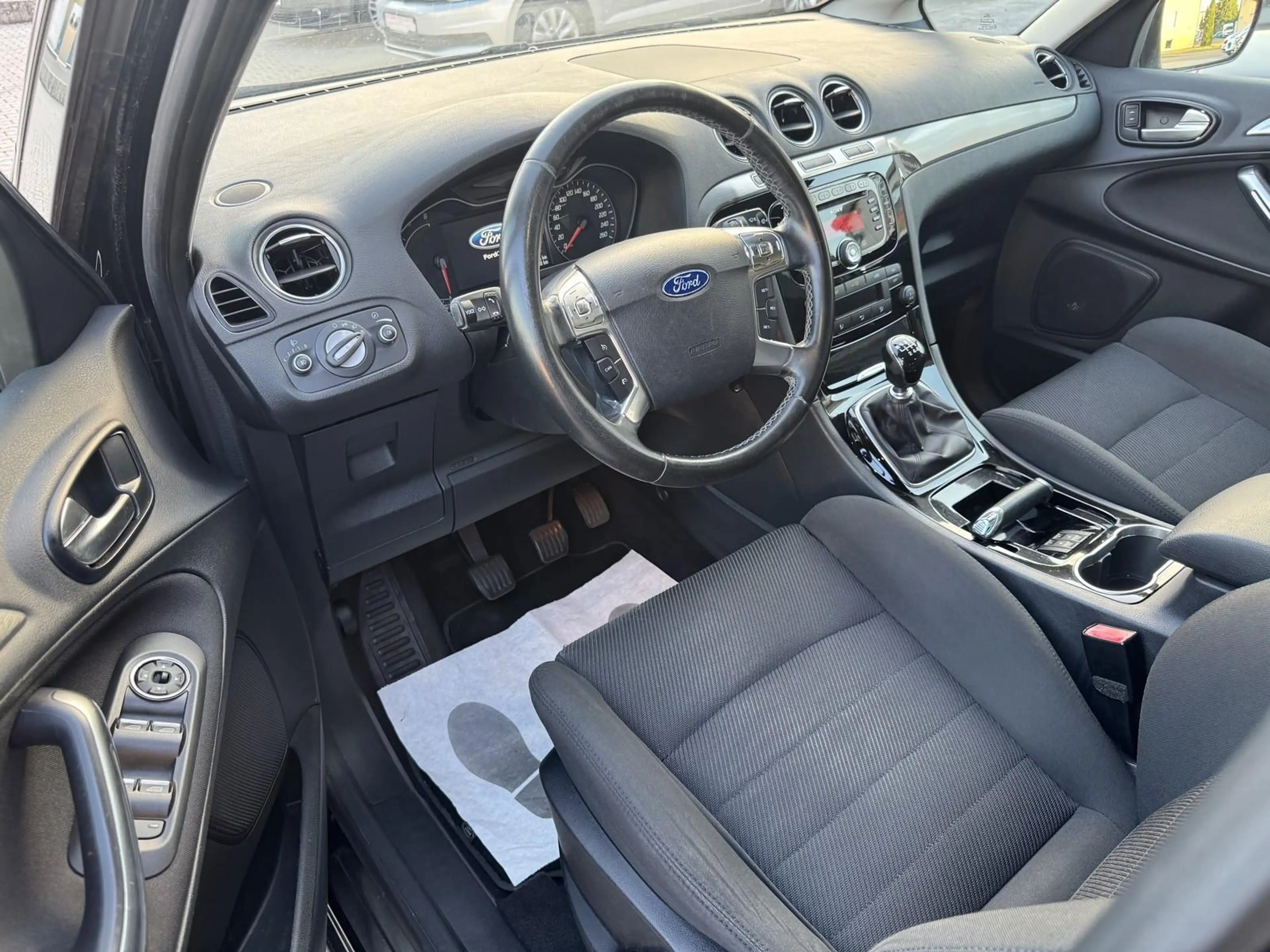 Ford S-Max 1.6 EcoBoost Titanium TÜV Neu/2-Z-Klima/SHZ/PDC/17 — photo 8