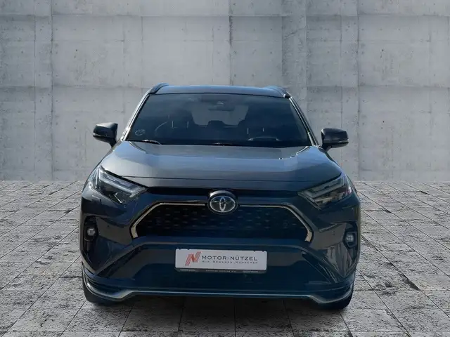 Toyota Rav4 view 3