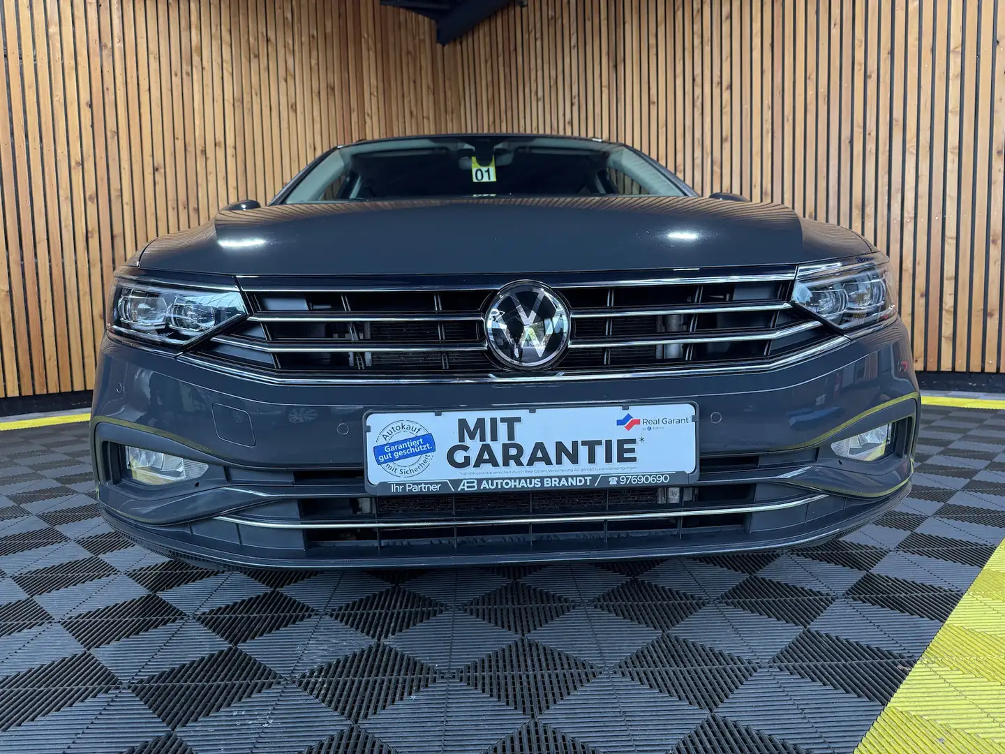 Volkswagen Passat Variant 2,0 TDI DSG Navi*IQ*Kam*Leder*VIR Grau - 2