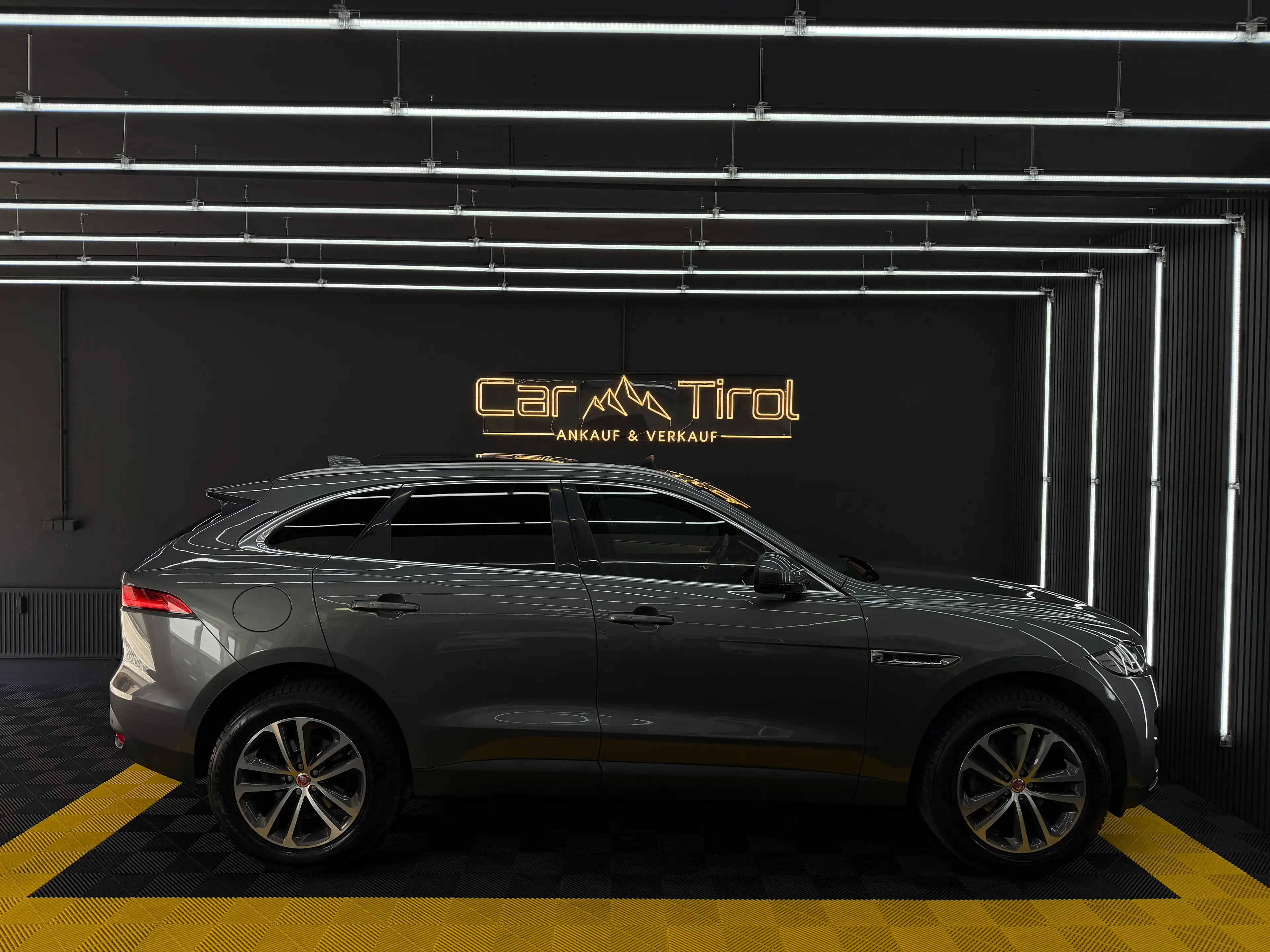 Jaguar F-Pace Pure — photo 14