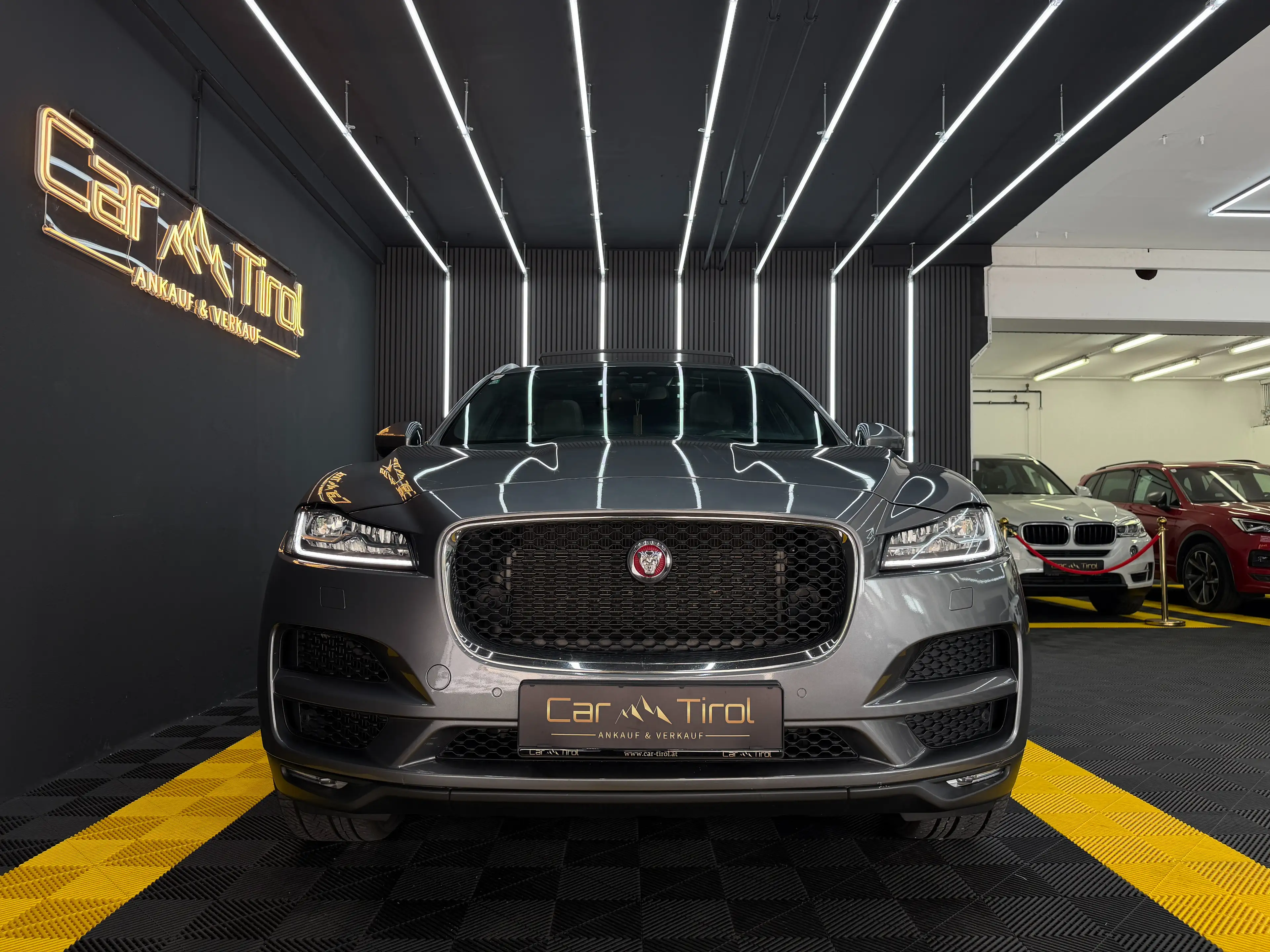 Jaguar F-Pace Pure — photo 3