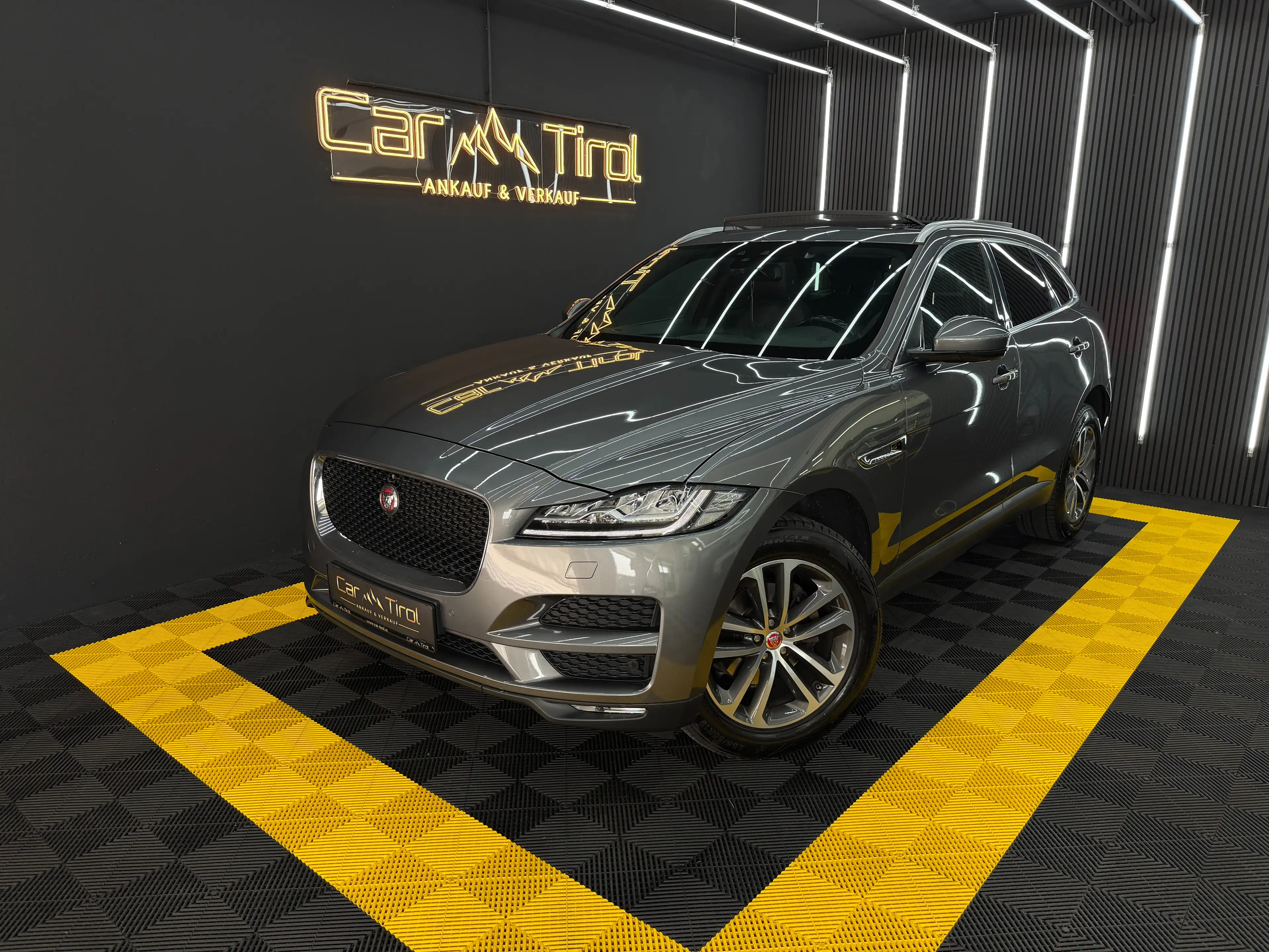 Jaguar F-Pace Pure — photo 2