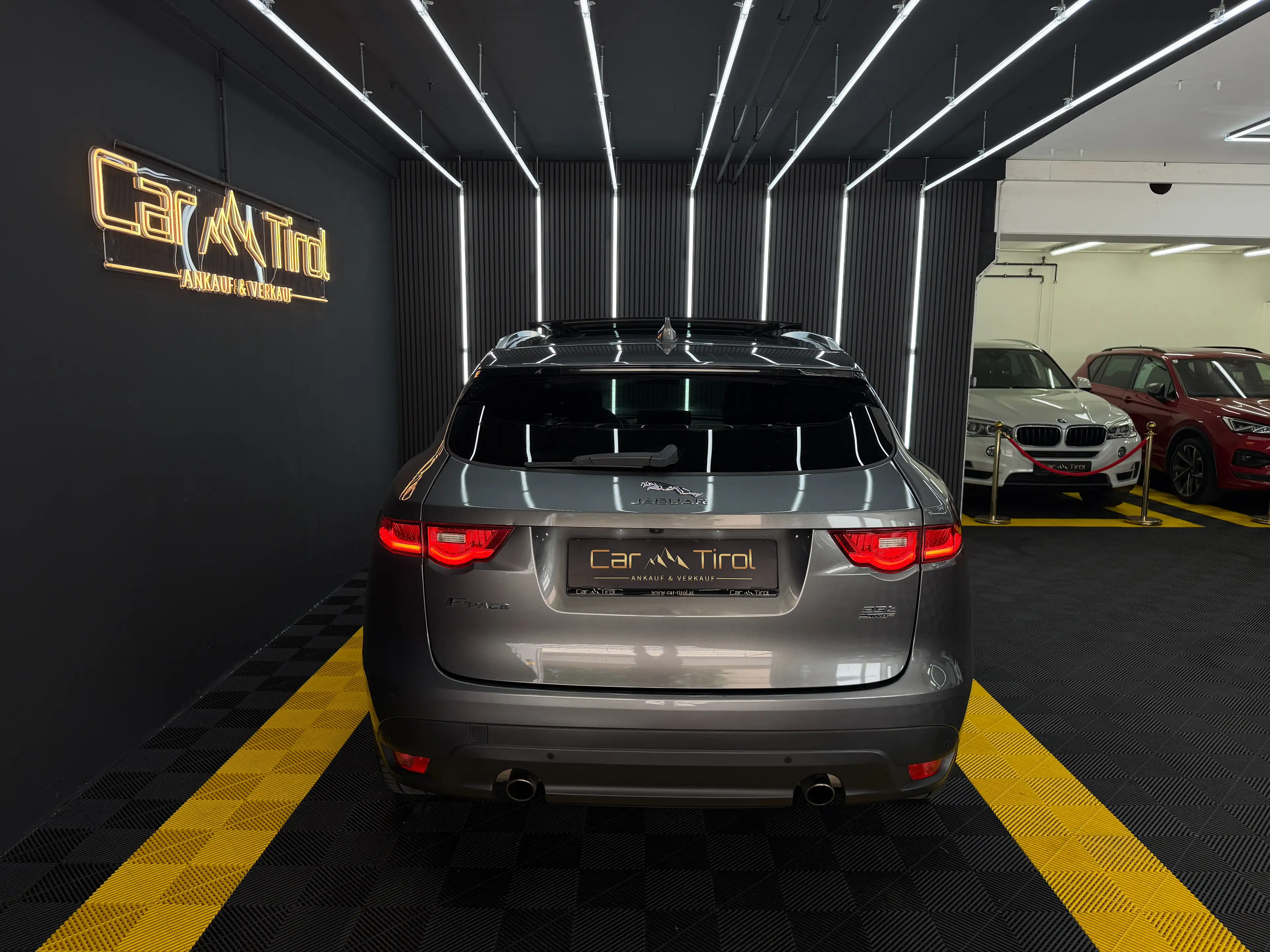 Jaguar F-Pace Pure — photo 11