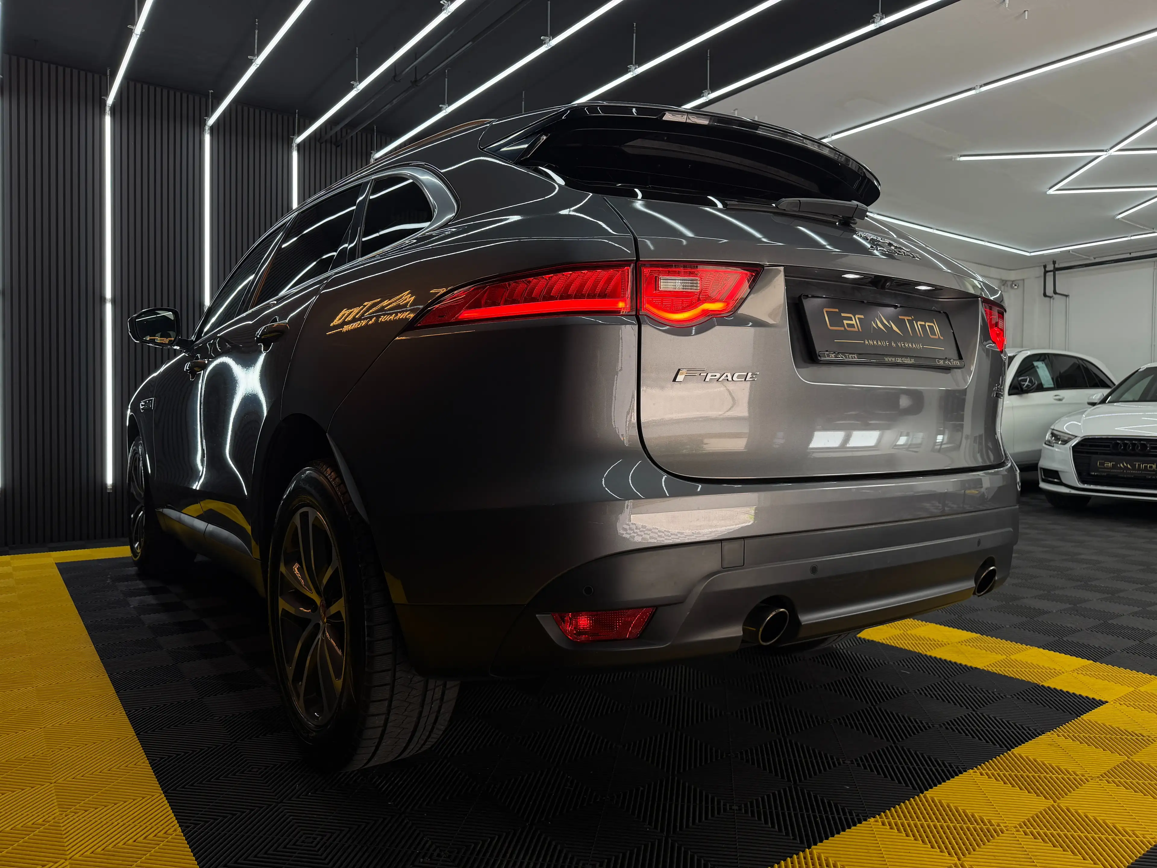 Jaguar F-Pace Pure — photo 12
