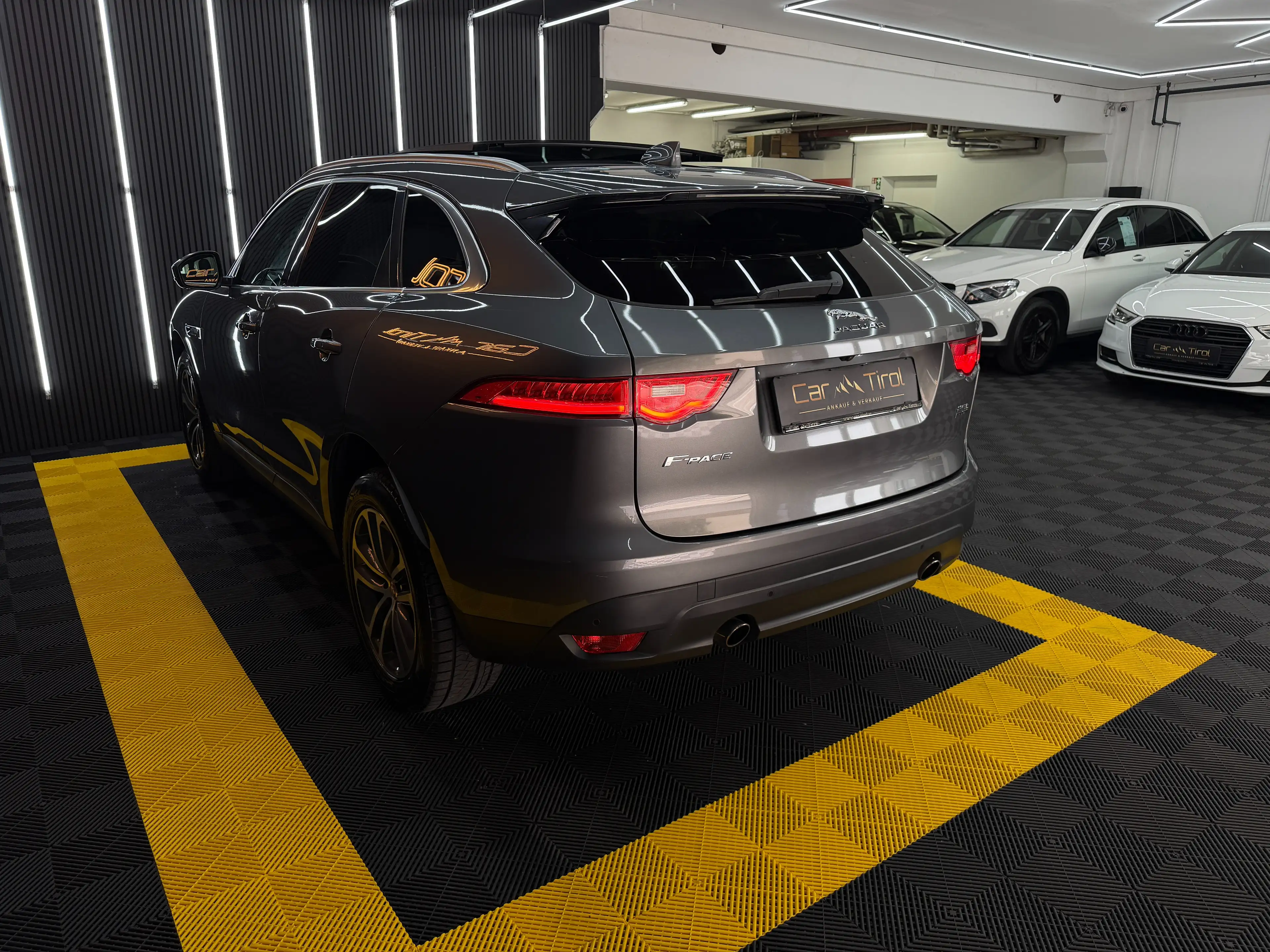 Jaguar F-Pace Pure — photo 13