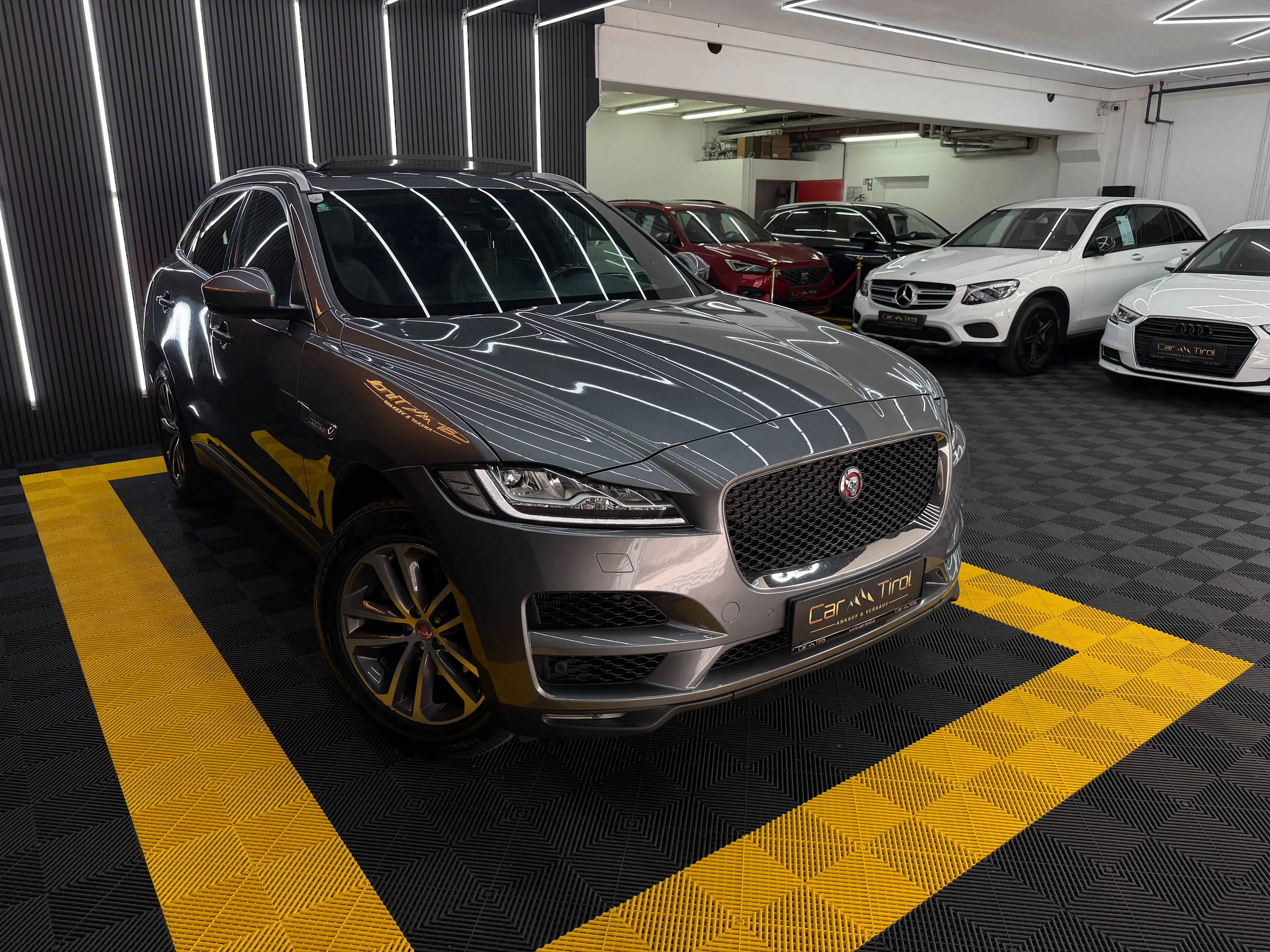 Jaguar F-Pace Pure — photo 6