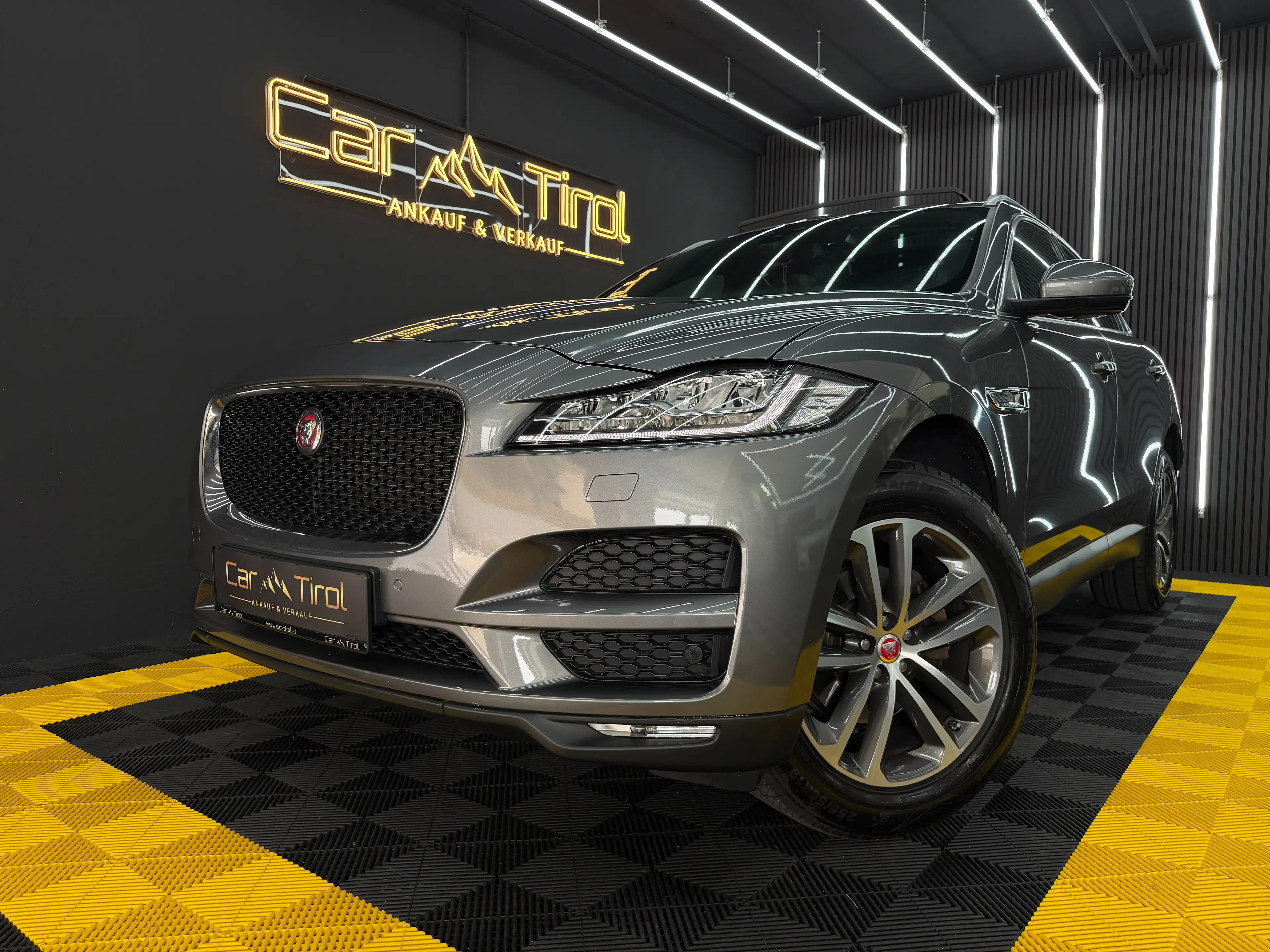 Jaguar F-Pace Pure