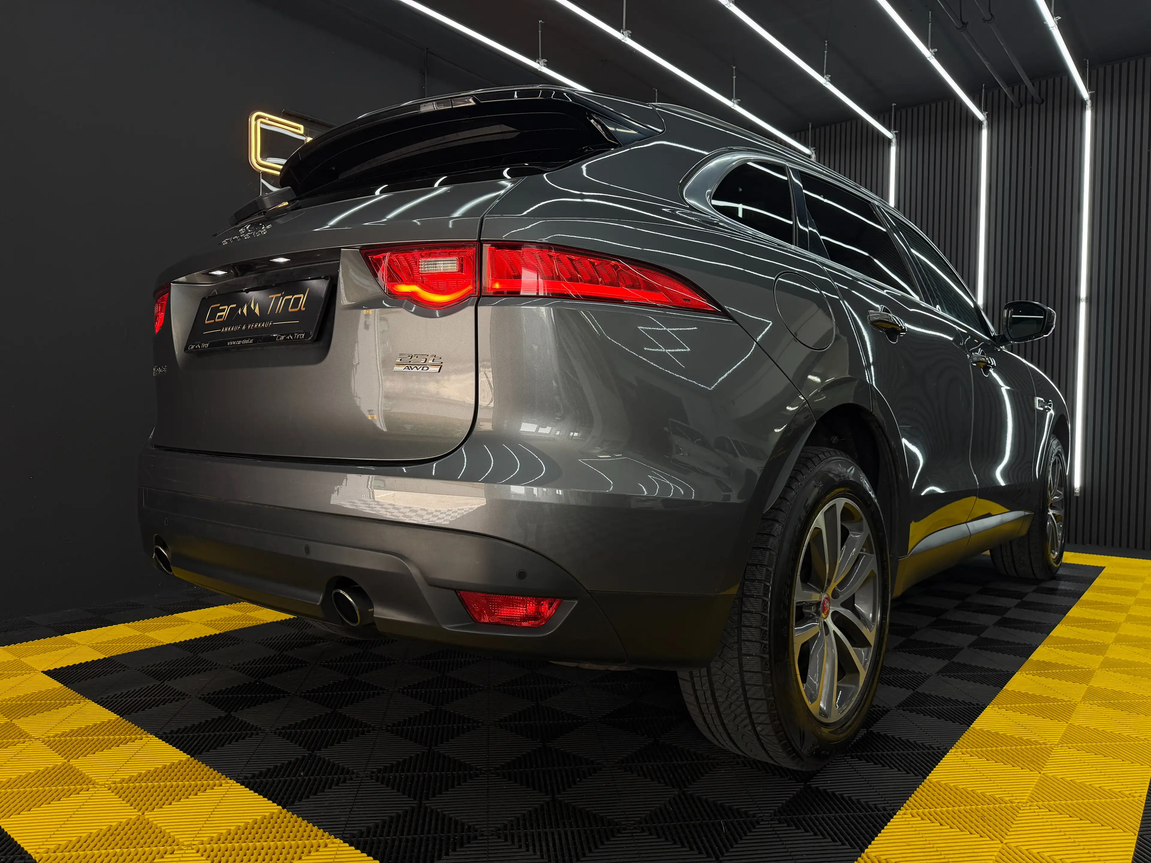 Jaguar F-Pace Pure — photo 8
