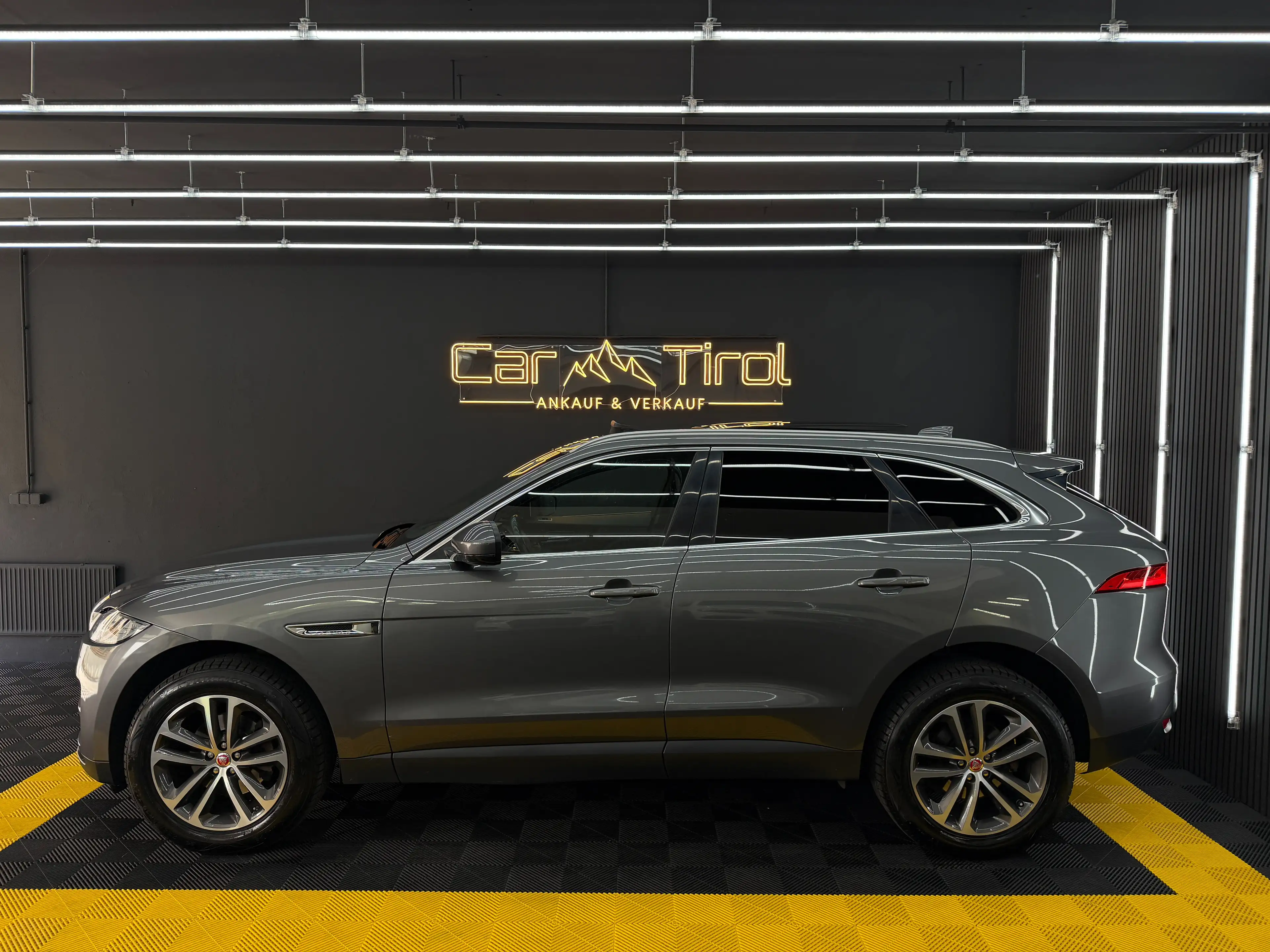 Jaguar F-Pace Pure — photo 7