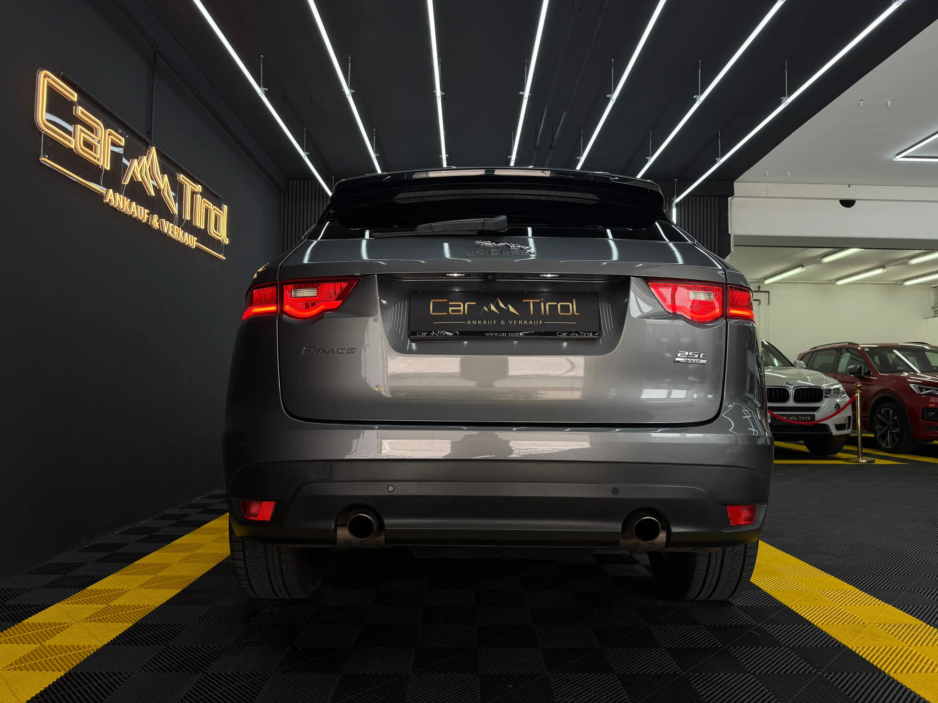 Jaguar F-Pace Pure — photo 10