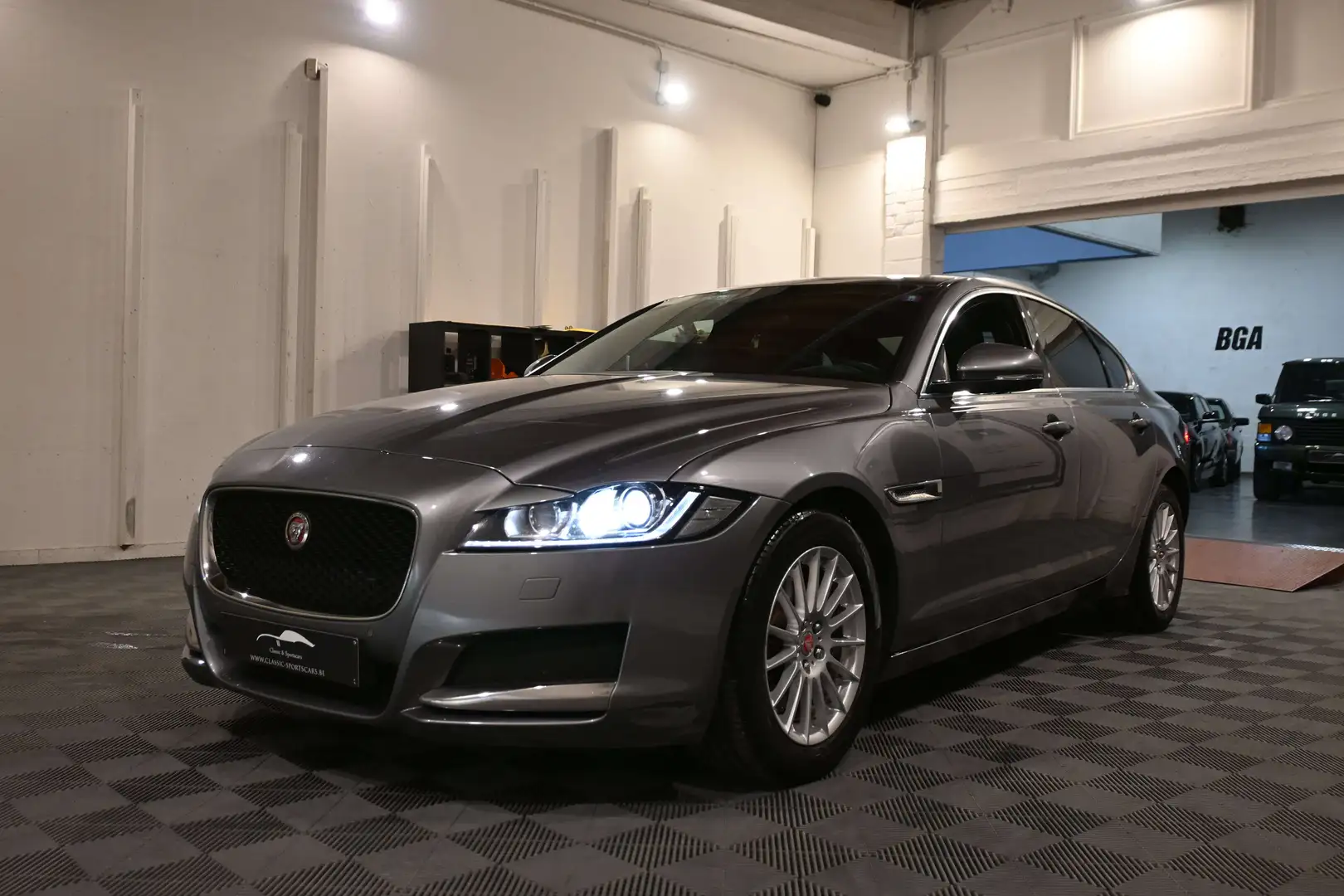 Jaguar XF XF 2.0 D FACELIFT / EURO 6d / CAMERA / CARPLAY Gris - 2