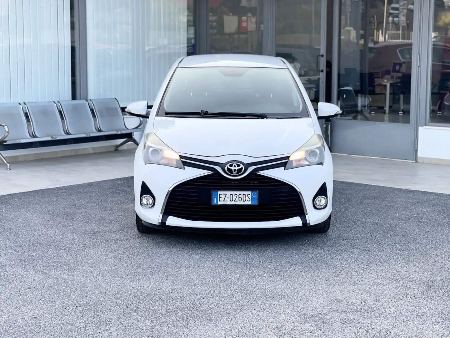 Toyota Yaris 1.0 Benzina 69CV E6 Neo. - 2015 Bianco - 2