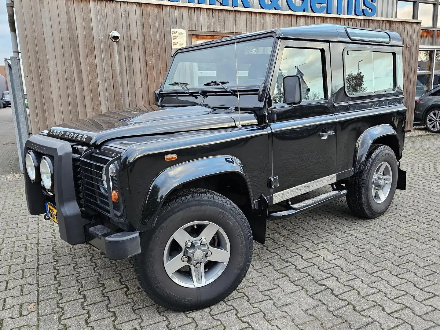 Land Rover Defender 90 2.4 TD SW 4-zits Zwart - 1