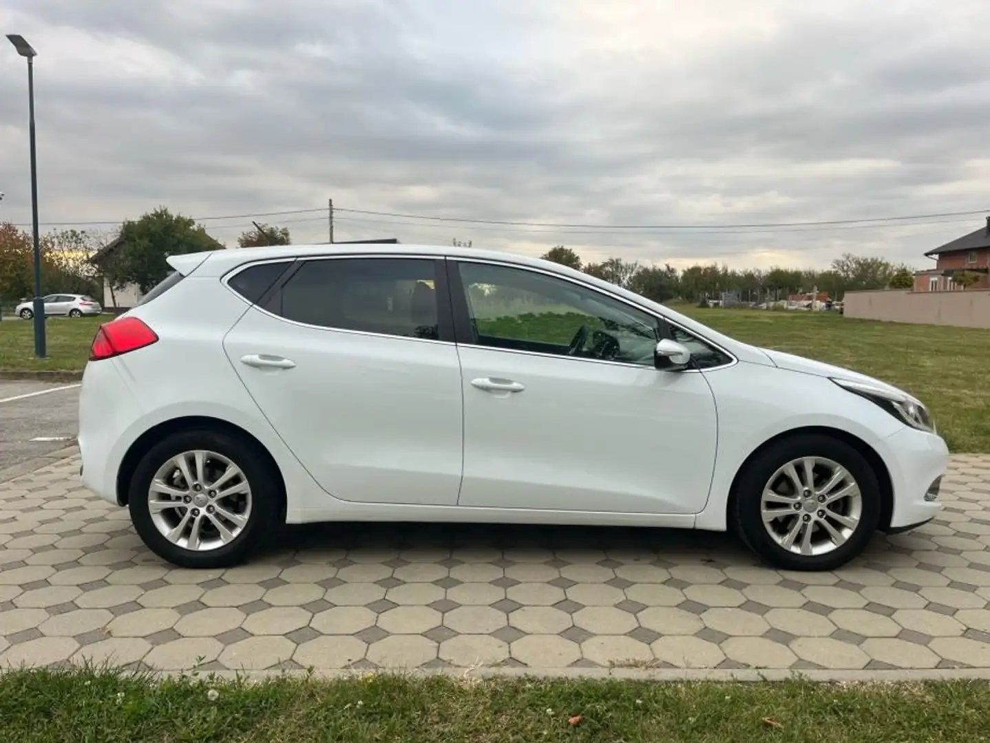 Kia Ceed / cee'd Cee'd 1.6L CRDi VGT 115Motion 2012 - 2