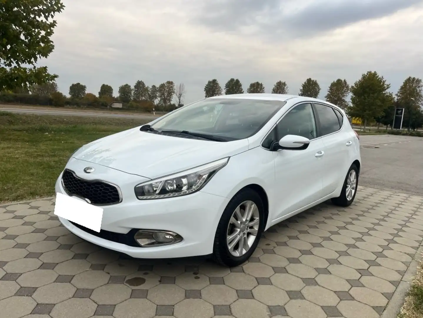 Kia Ceed / cee'd Cee'd 1.6L CRDi VGT 115Motion 2012 - 1