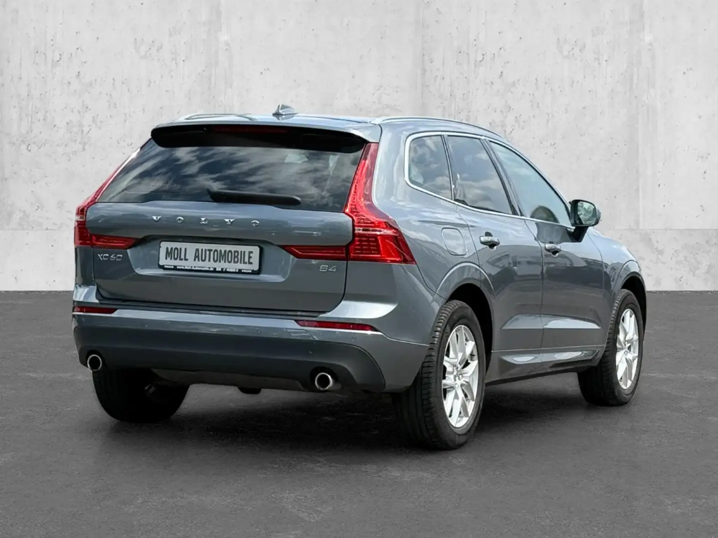 Volvo XC60 Momentum Pro 2WD B4 Benzin EU6d AHK Navi Leder Dig Grau - 2