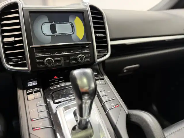 Porsche Cayenne view 10