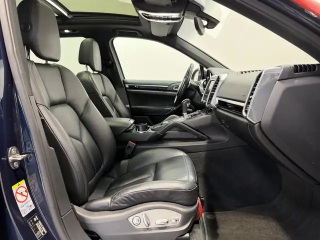 Porsche Cayenne view 11