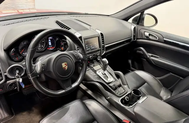 Porsche Cayenne view 7