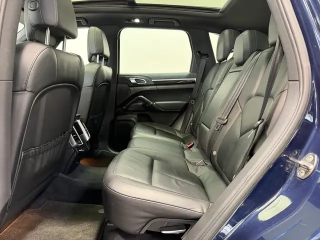 Porsche Cayenne view 9