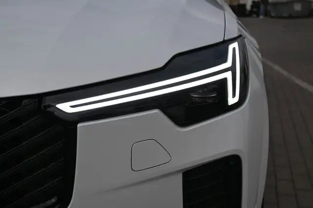 Volvo XC90 view 10