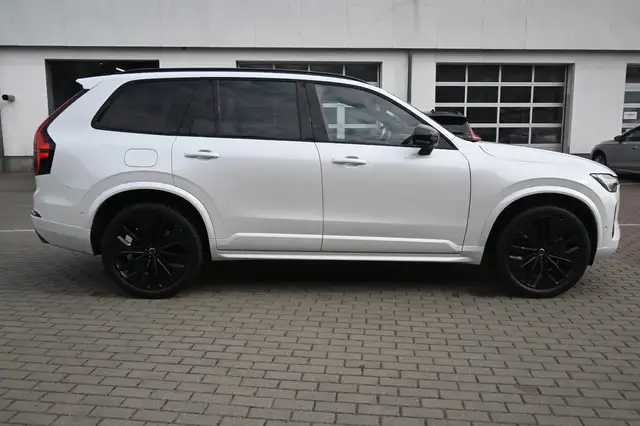 Volvo XC90 view 6