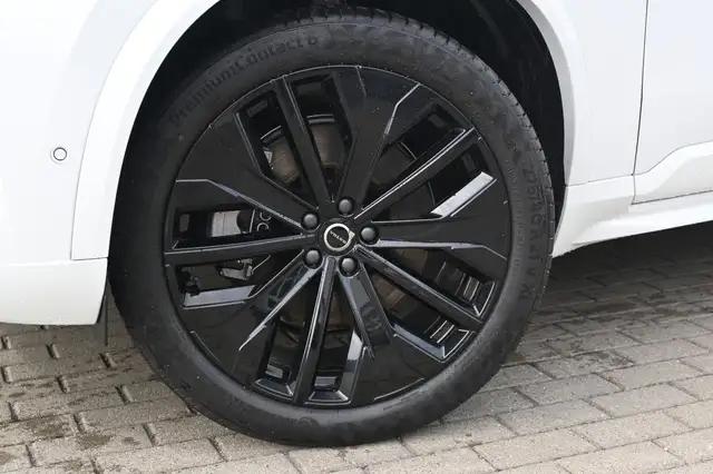 Volvo XC90 view 11