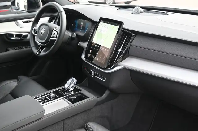 Volvo XC90 view 13