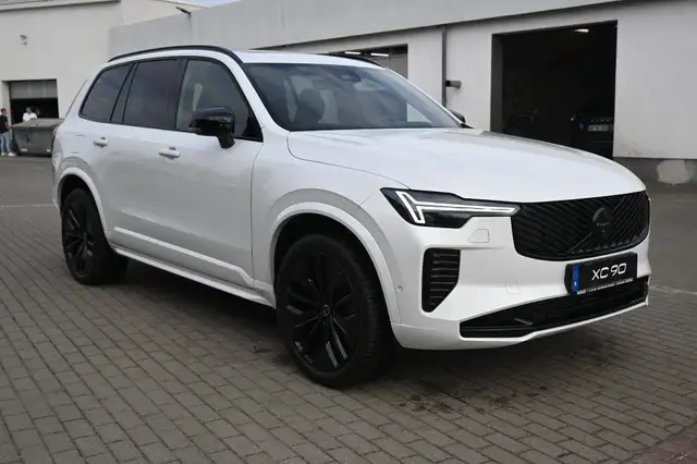 Volvo XC90 view 7