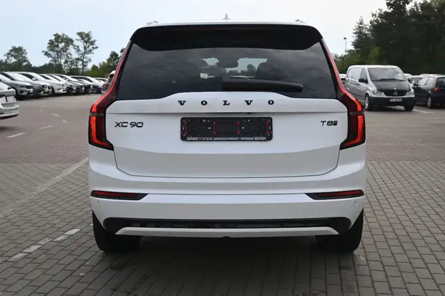 Volvo XC90 view 4