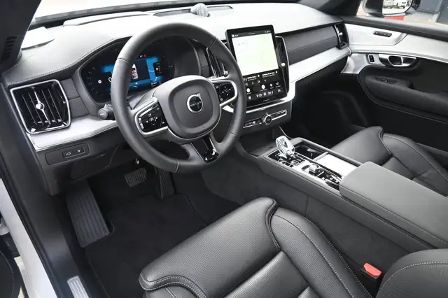 Volvo XC90 view 12