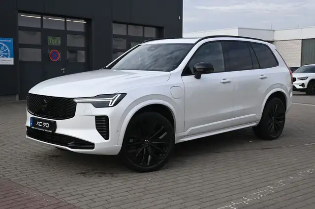Volvo XC90 main image