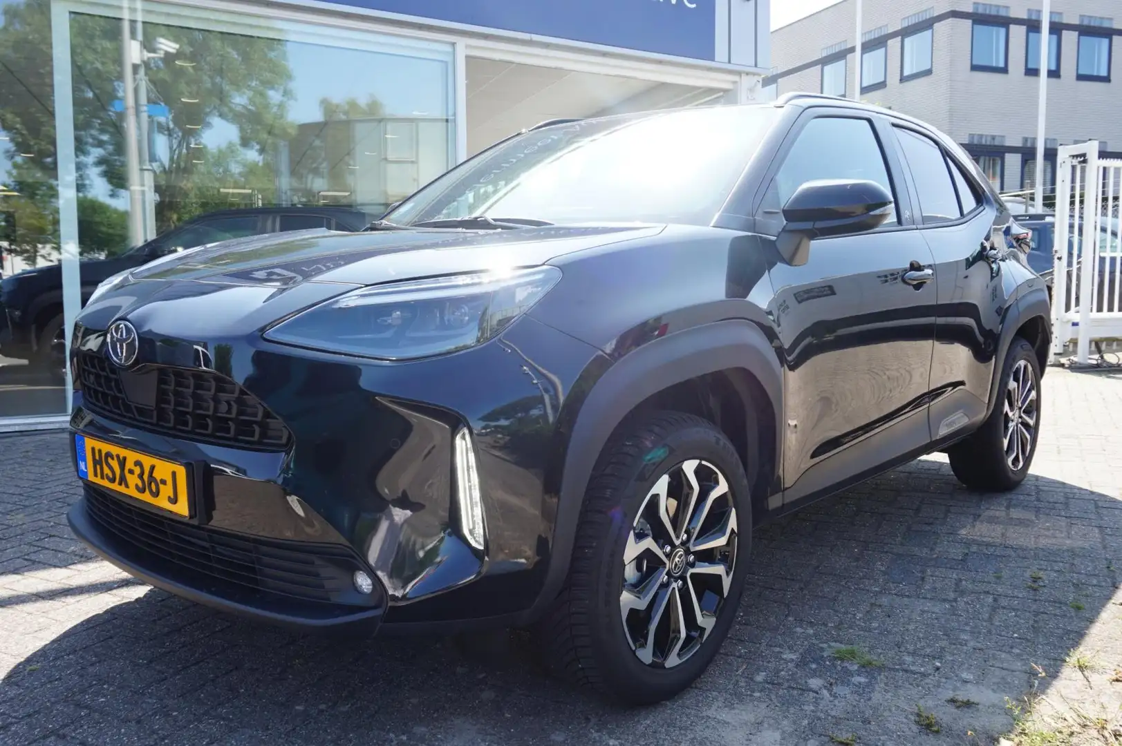 Toyota Yaris Cross 1.5 Hybrid 115 Business Team D Zwart - 1