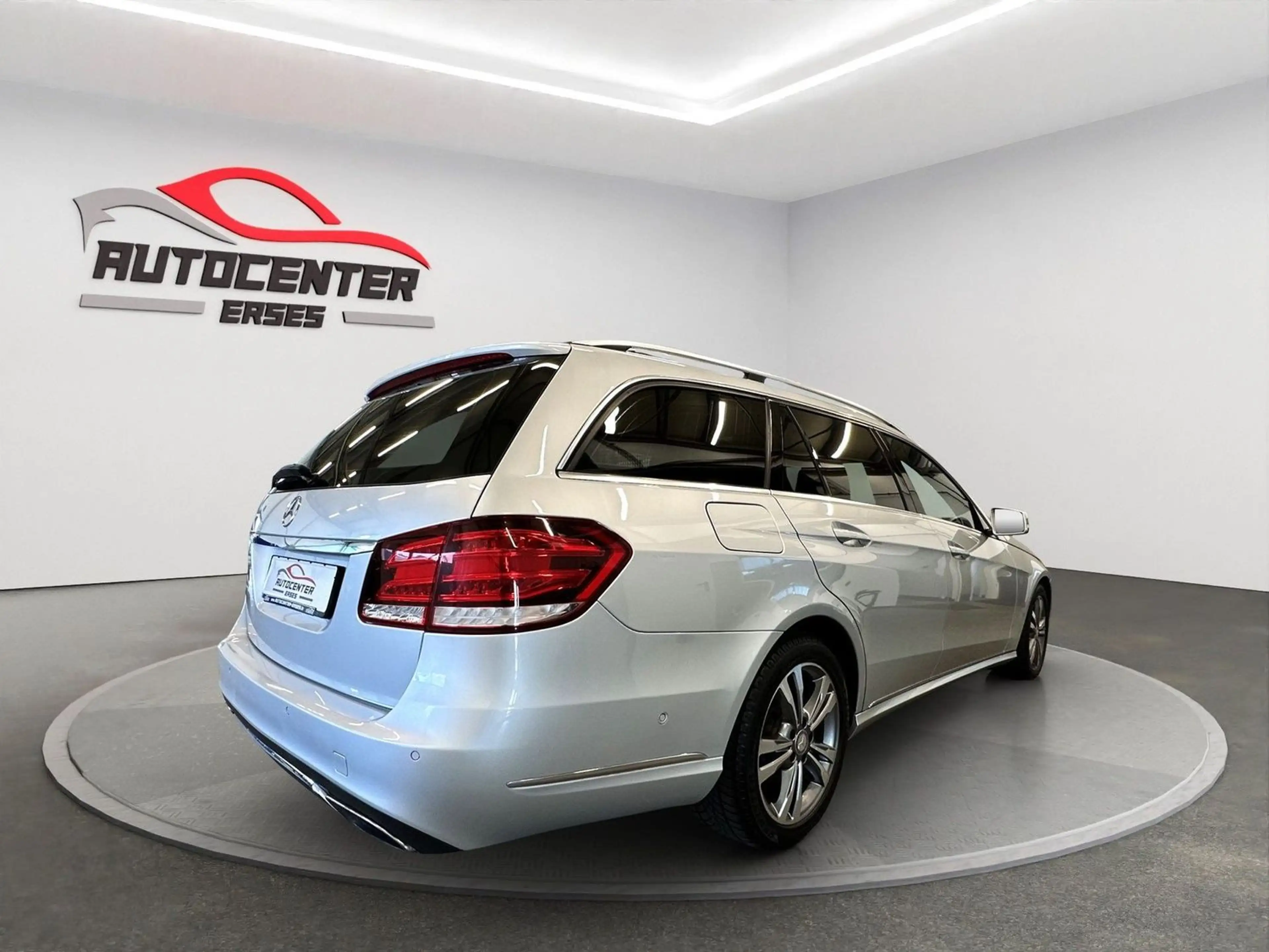 Mercedes-Benz E 350 Avantgarde 4Matic Edition Navi LED PDC — photo 3