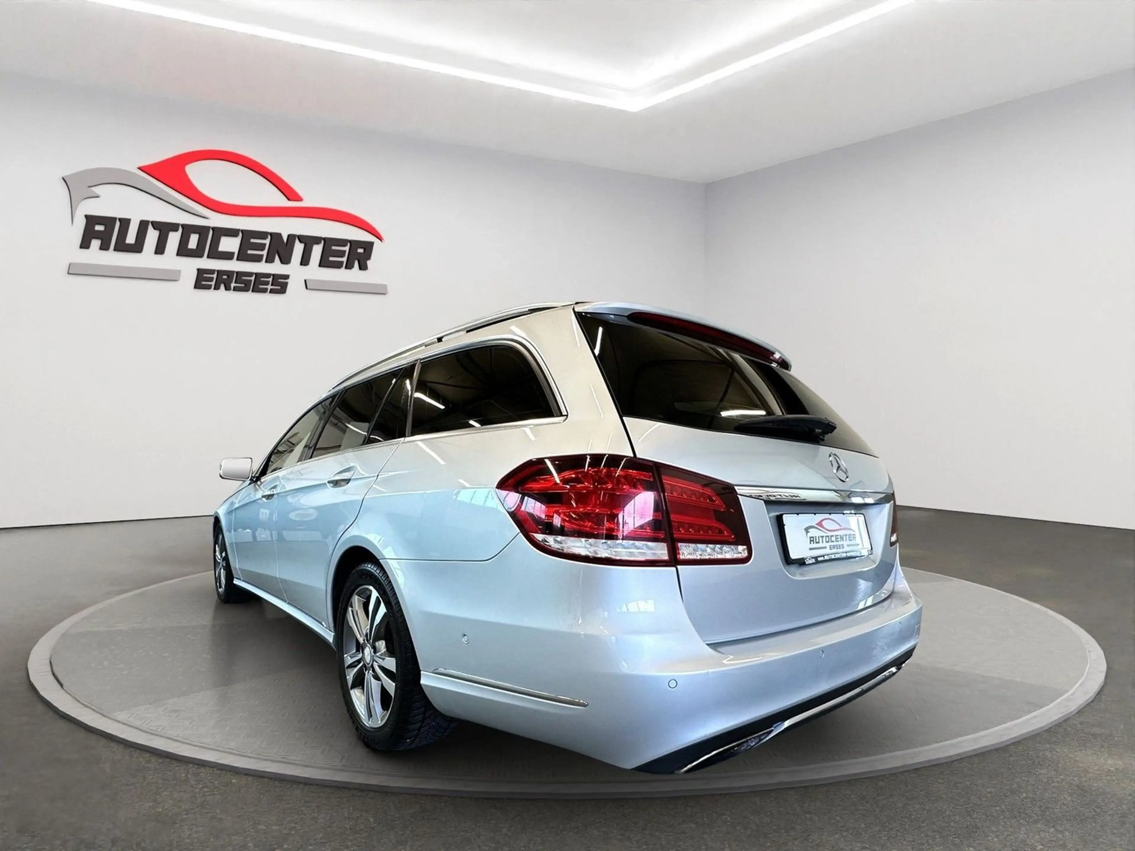 Mercedes-Benz E 350 Avantgarde 4Matic Edition Navi LED PDC — photo 4