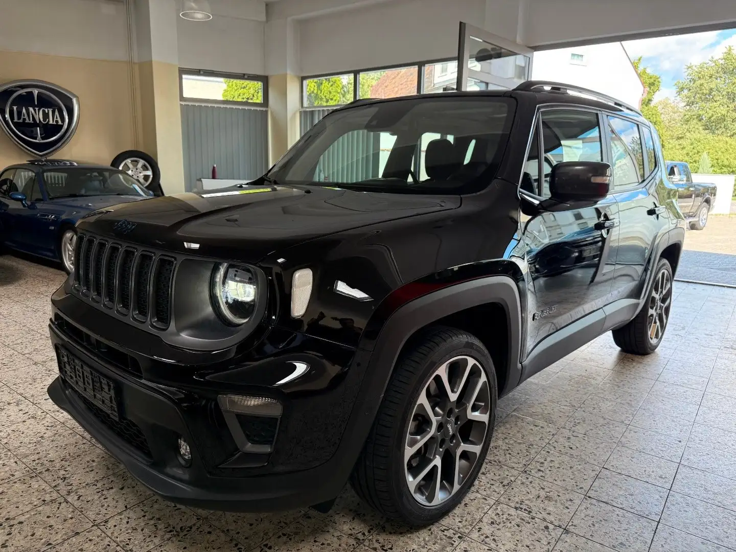 Jeep Renegade S Plug-In-Hybrid 4xe*PANORAMA*LED*AHK* Zwart - 2