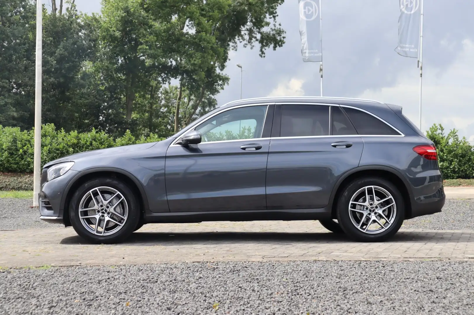Mercedes-Benz GLC 250 4MATIC AMG 360° Camera, Dodehoekassistent, Stoelve Grijs - 2