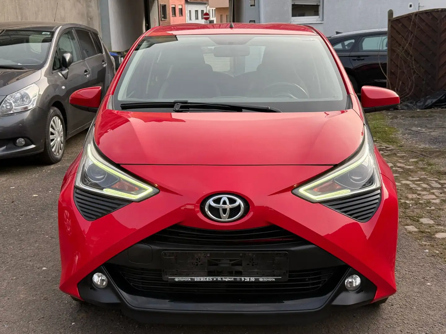 Toyota Sonstige Aygo AYGO x-play club *Klima/CarPlay/Kamera* Rot - 2