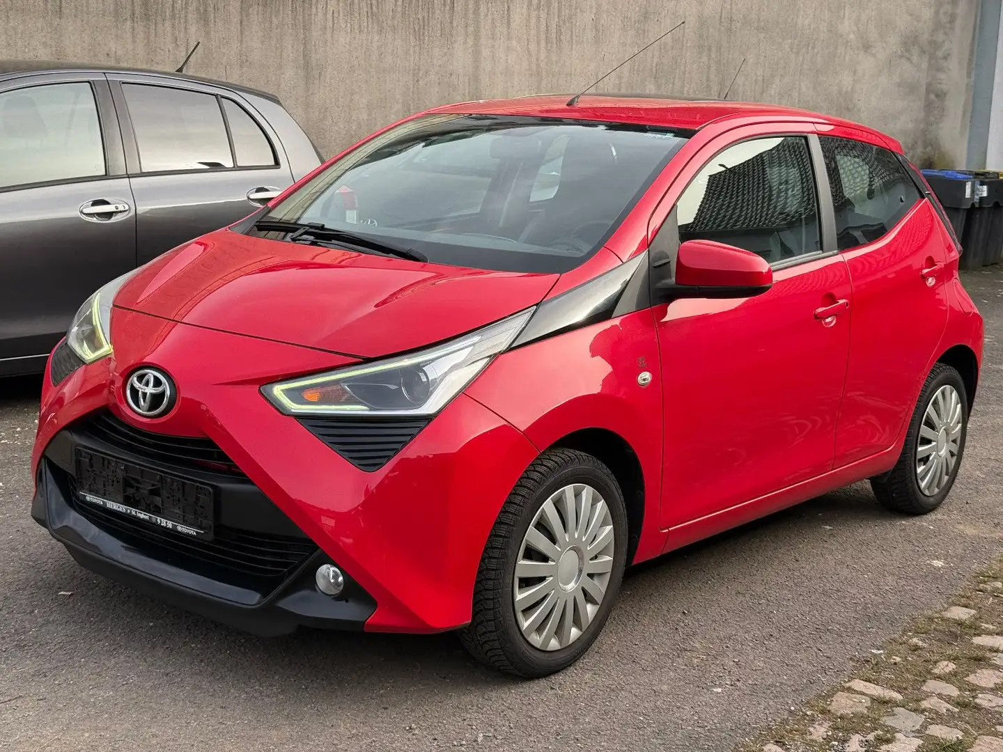 Toyota Sonstige Aygo AYGO x-play club *Klima/CarPlay/Kamera* Rot - 1