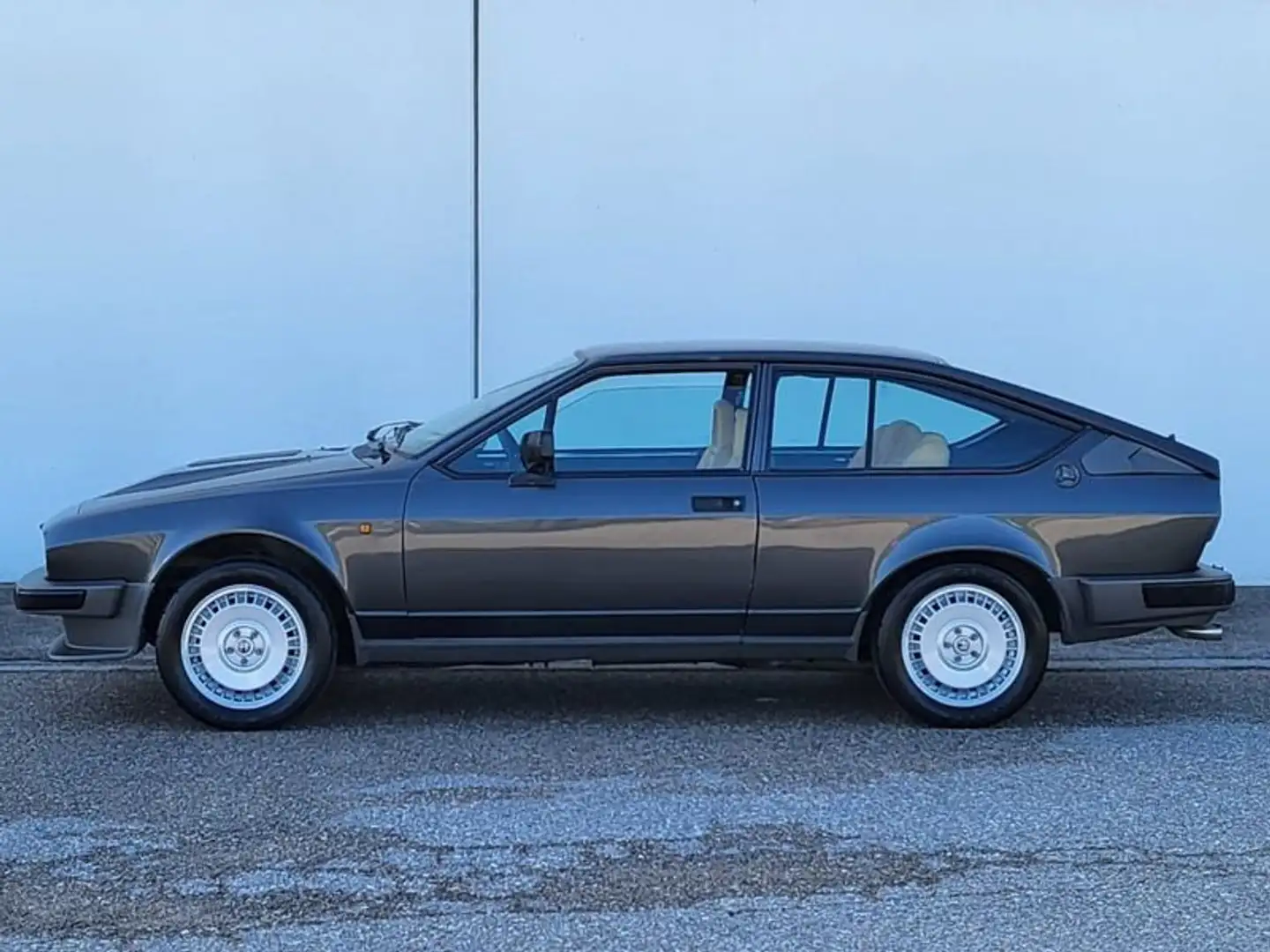 Alfa Romeo Alfetta GTV-6 Šedá - 1