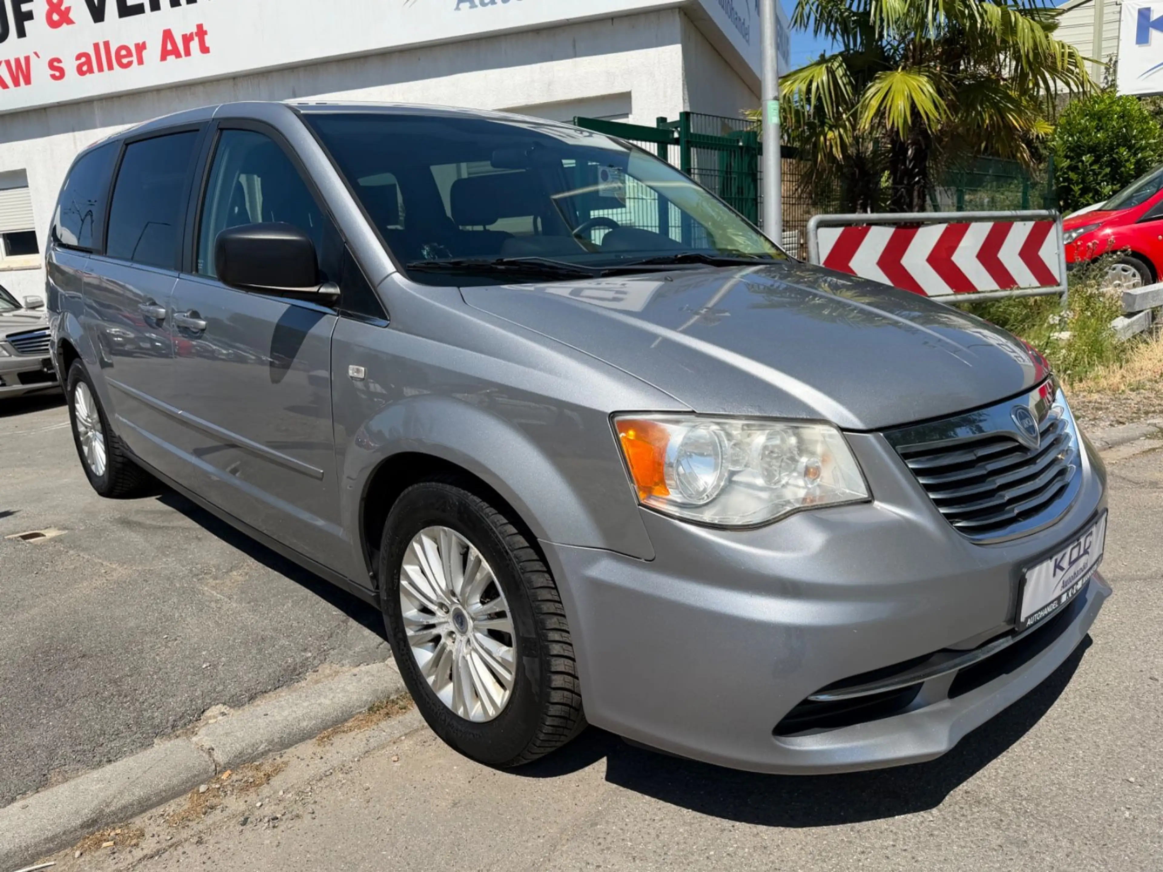 Lancia Voyager 2.8 CRD / 1. Hand / 7-Sitzer — photo 2