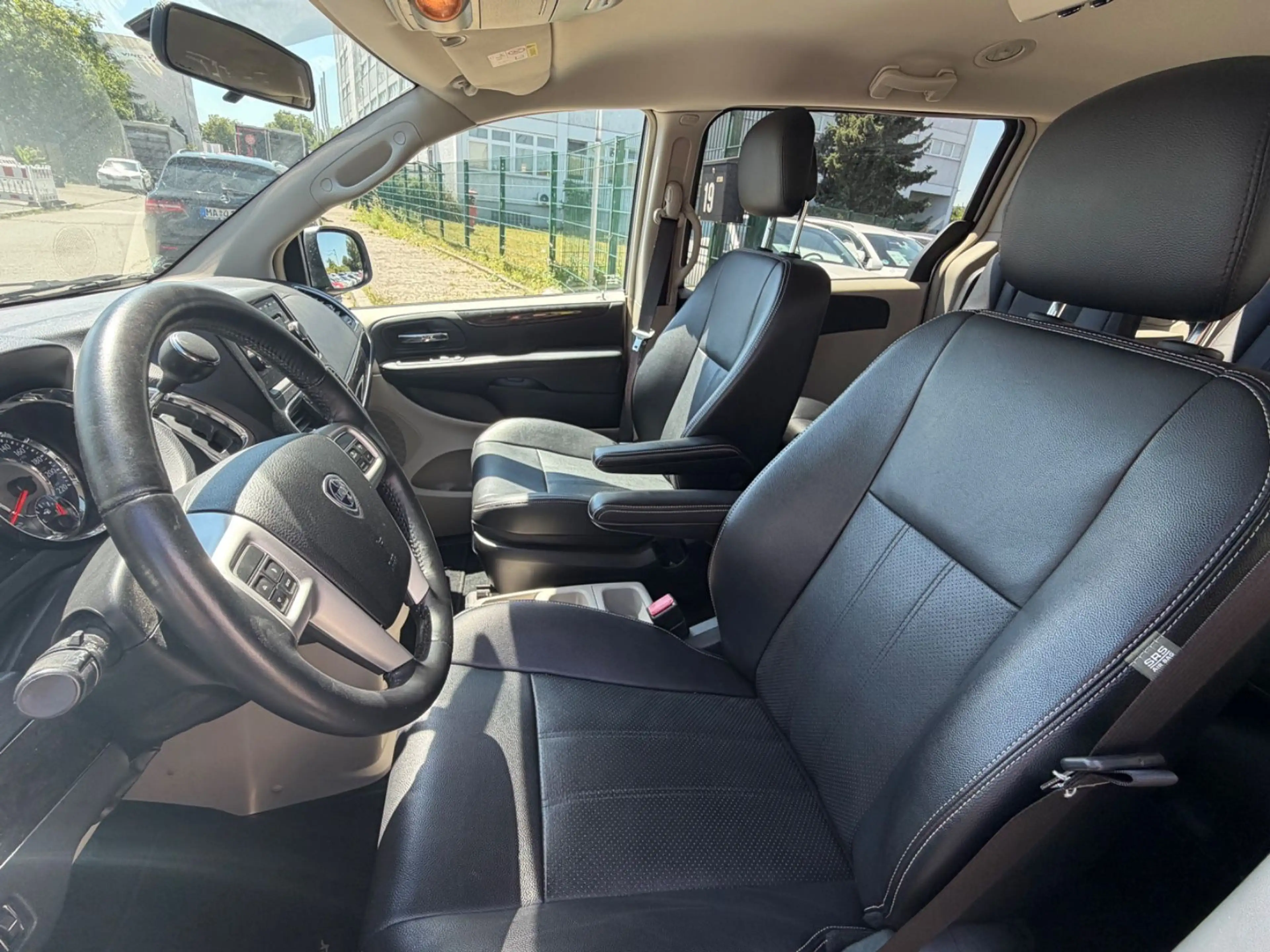 Lancia Voyager 2.8 CRD / 1. Hand / 7-Sitzer — photo 9