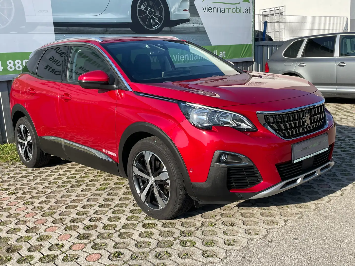 Peugeot 3008 1,2 PureTech 130 Allure *1. Besitz * Rood - 1