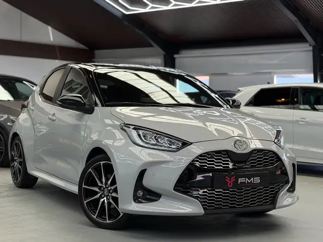 Toyota Yaris 1.5 Hybrid 130 GR SPORT HuD CarPlay Camera