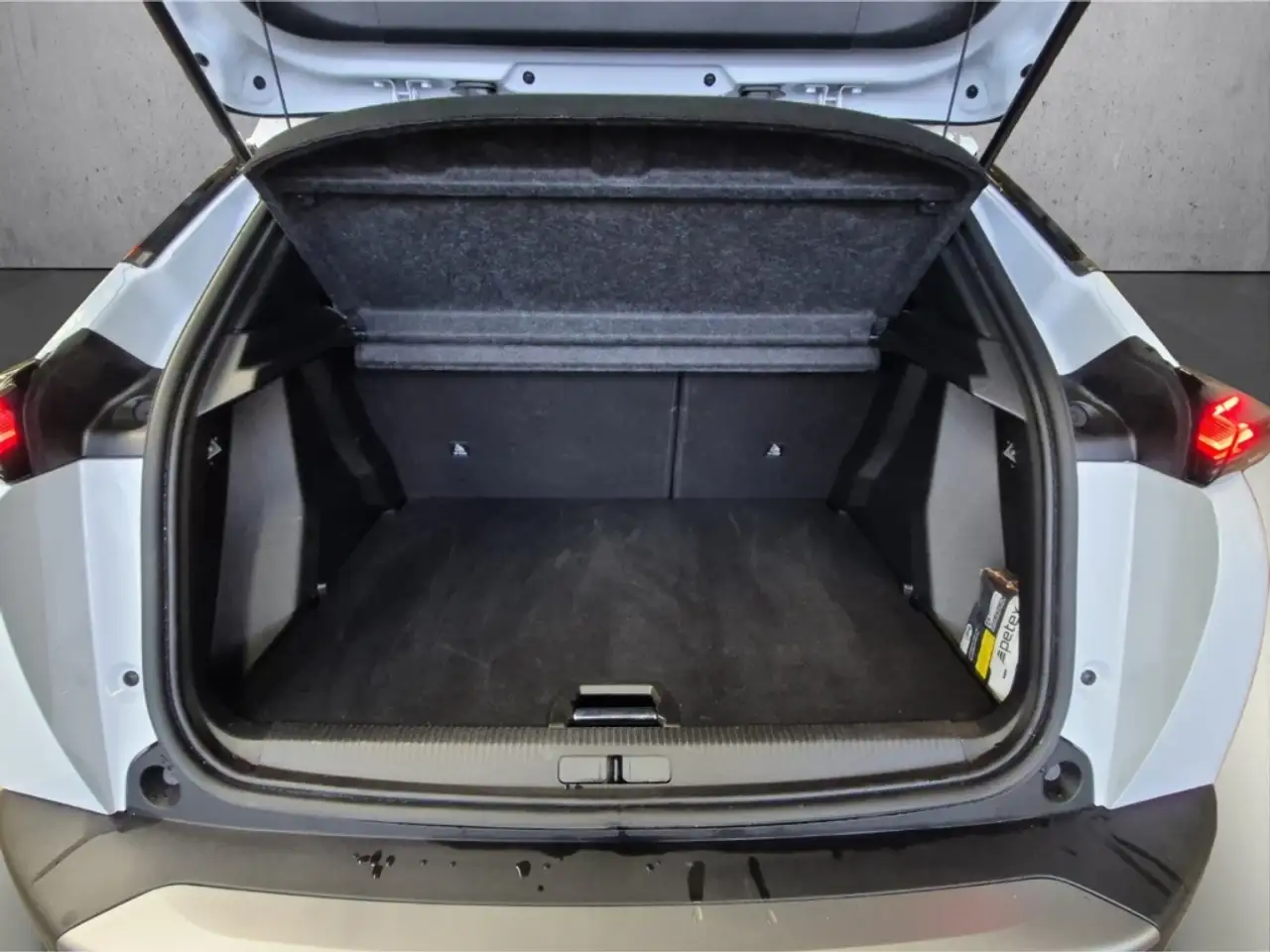 Peugeot 2008 ALLURE HYBRID 145 e-DSC6 Navi ACC Apple CarPlay A 7
