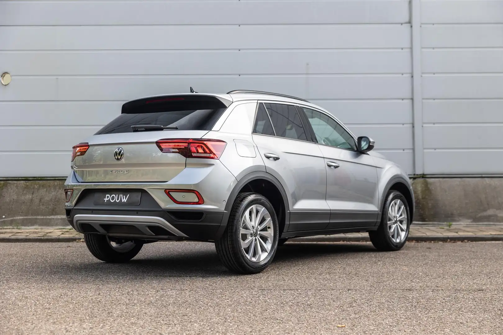 Volkswagen T-Roc 1.5 TSI 150pk Life Edition | LED-Pakket | Climate Zilver - 2